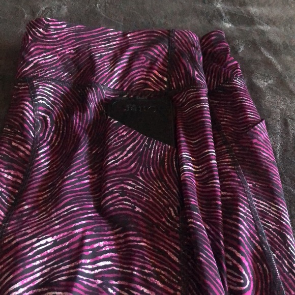 Lululemon Inspire Tight II size 10
Seawheeze 2016 - 7/8-length tight - Picture 13 of 14